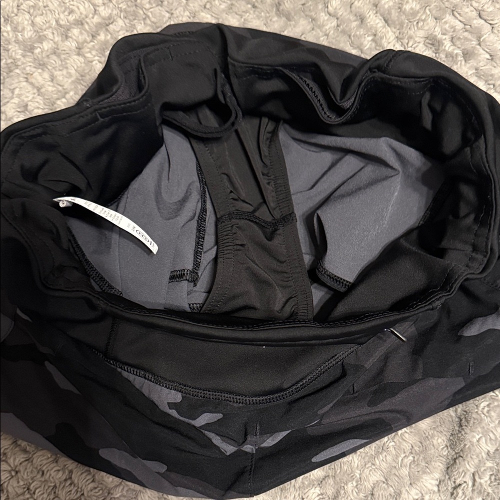 🏃‍♀️ Athleta Black Camo mid-rise Racer Run Shorts | Size Small 🖤 - Picture 7 of 8